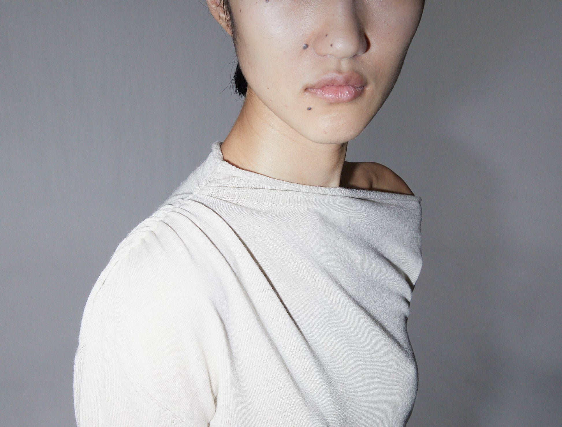 Latam asymmetric fitted wool sweater offwhite