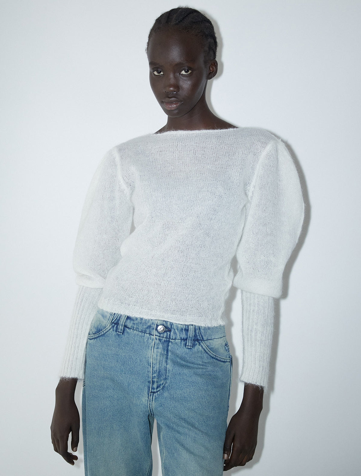 Taza open neckline tricot sweater puffed sleeves