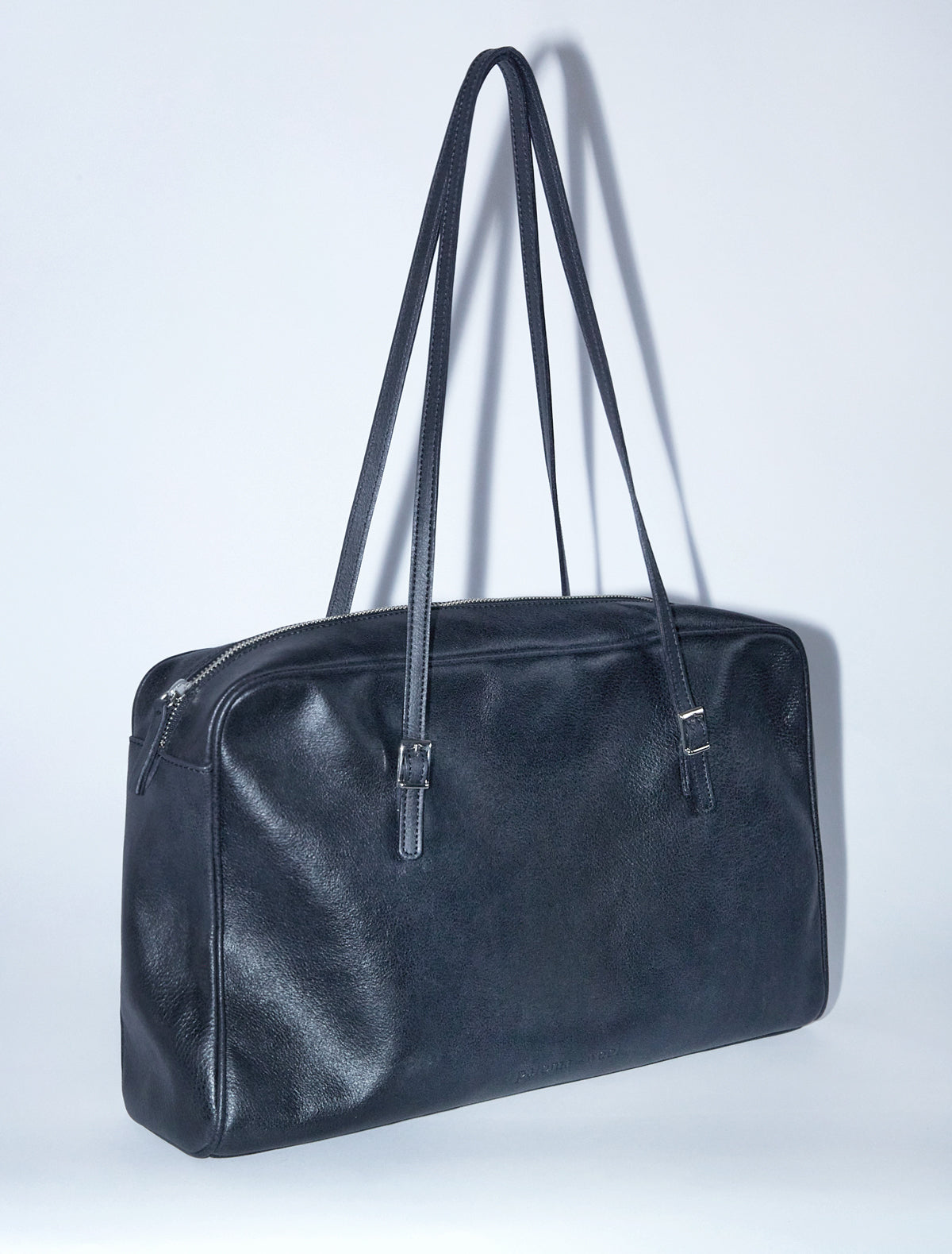 Soft caye leather bag black