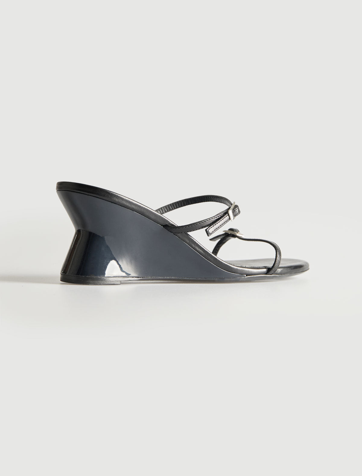 Bego curved 6 cm contrast wedge sandal thin buckle straps black