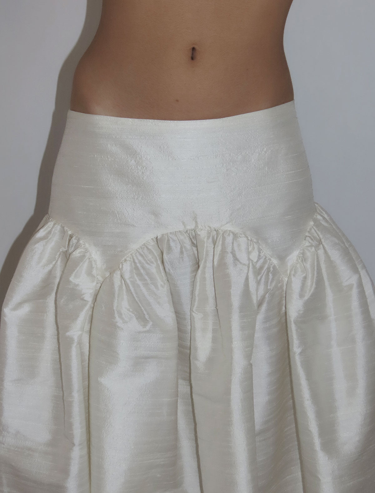 Pallon low waist silk puffy skirt white