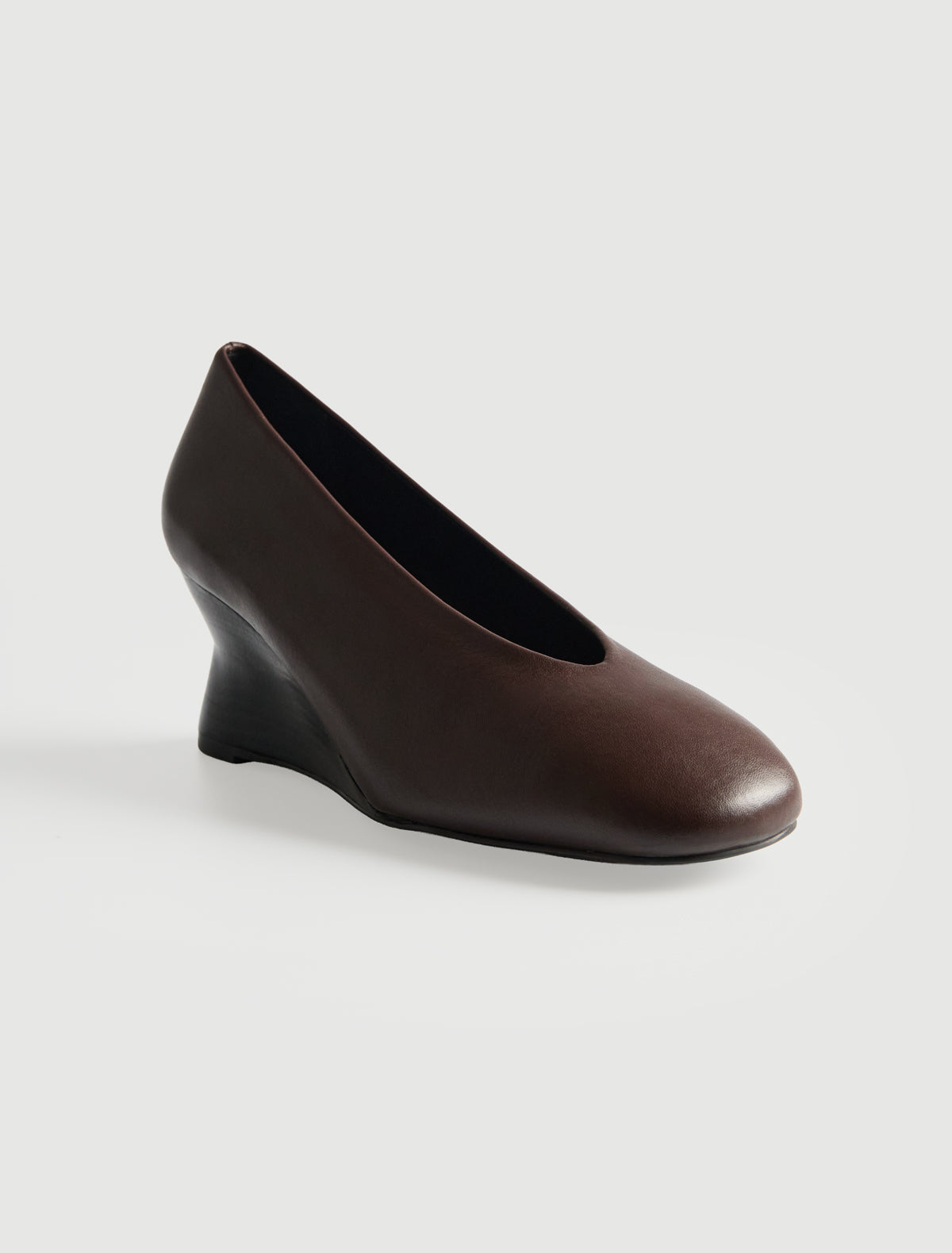 Jacinta pump sculptural 6 cm wedge contrasting color brown