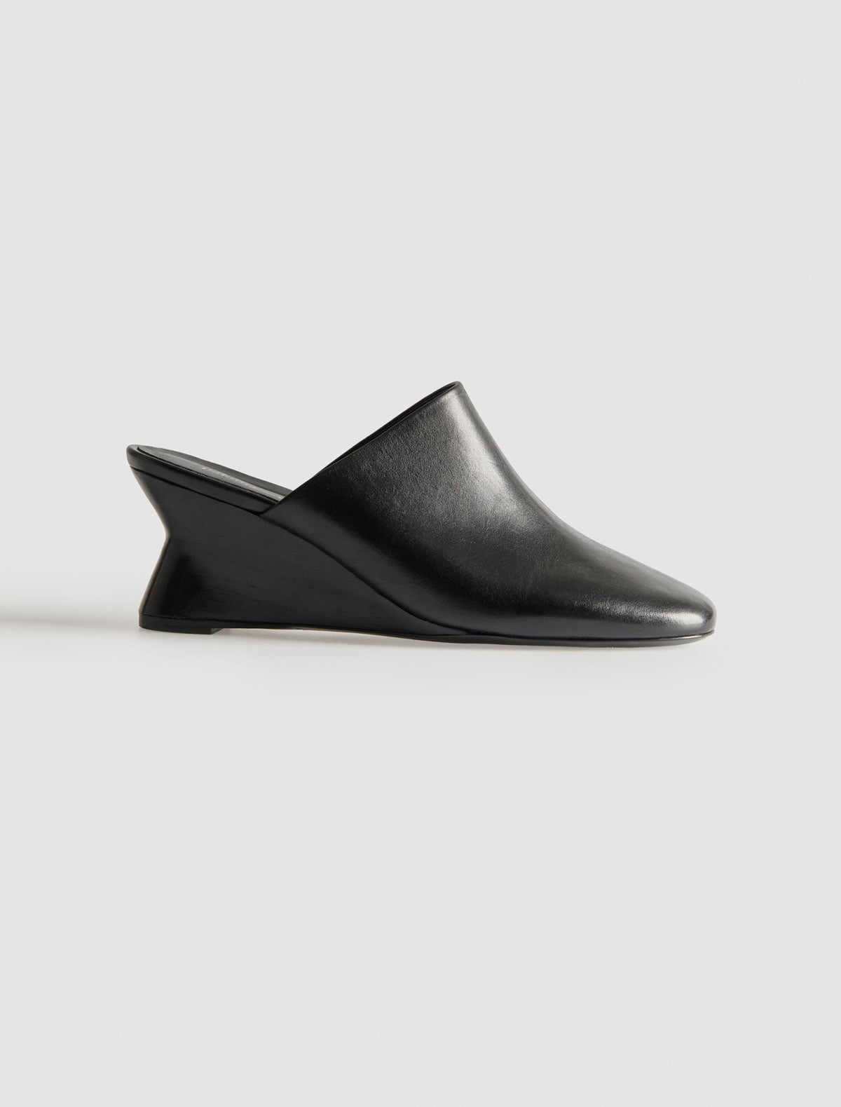 Jacinta curved 6 cm contrast wedge mule black