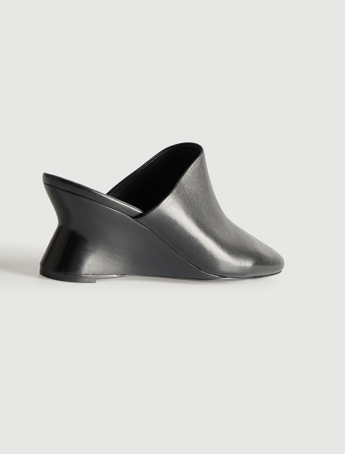 Jacinta curved 6 cm contrast wedge mule black