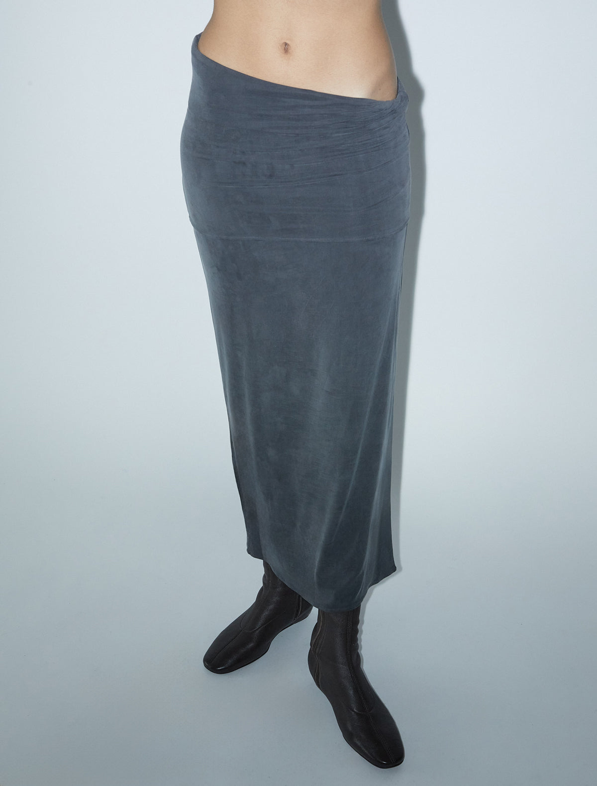 Lois fitted long cupro skirt ruched waistband grey