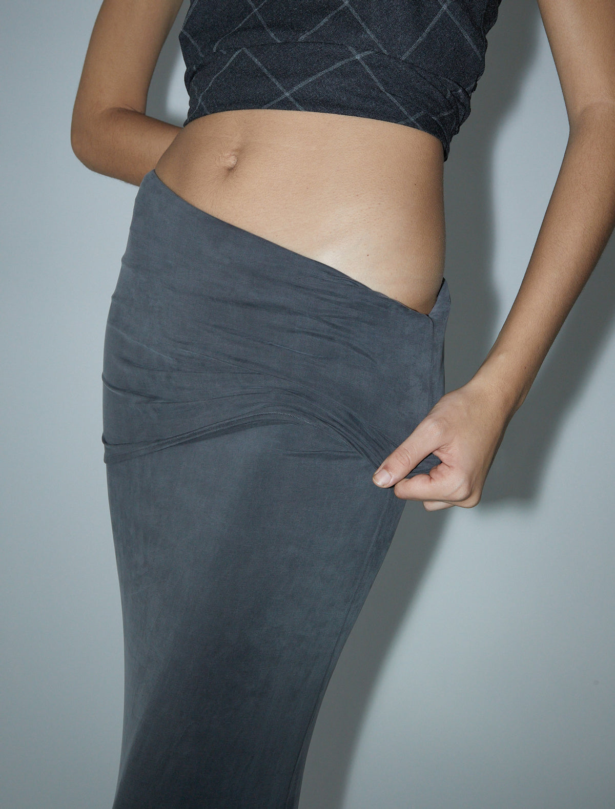 Lois fitted long cupro skirt ruched waistband grey