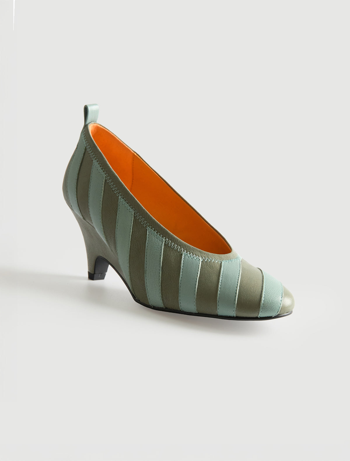 no 3065 / Joelia Pump