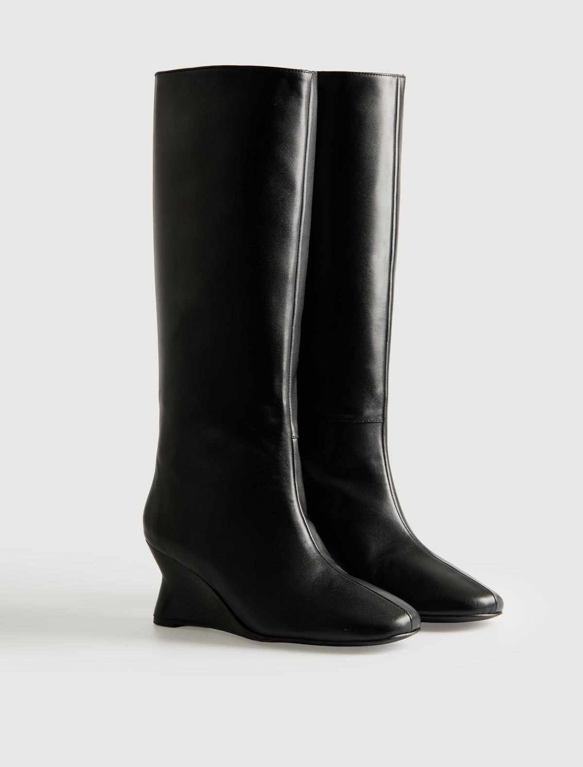 Tall jacinta high boot with a sculptural 6 cm wedge black