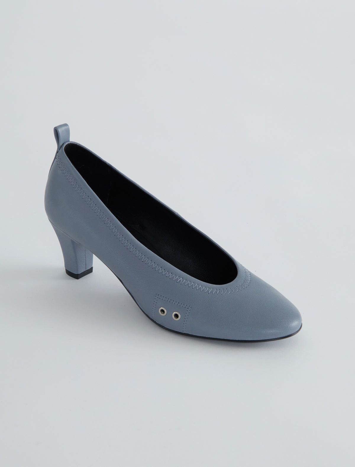 Uma pump metal eyelet detail glossy leather greyishblue