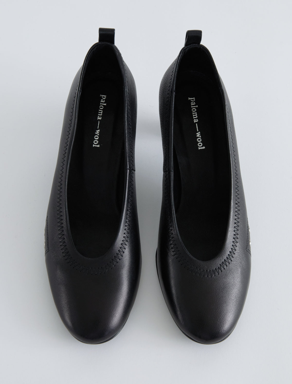 Uma pump metal eyelet detail glossy leather black