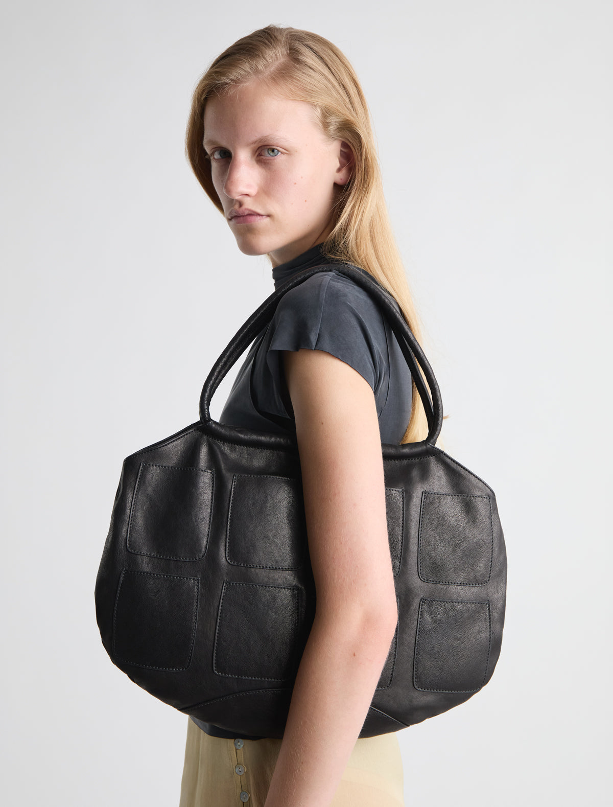 Big pockets big round shaped shoulder bag multi pocket detailing black