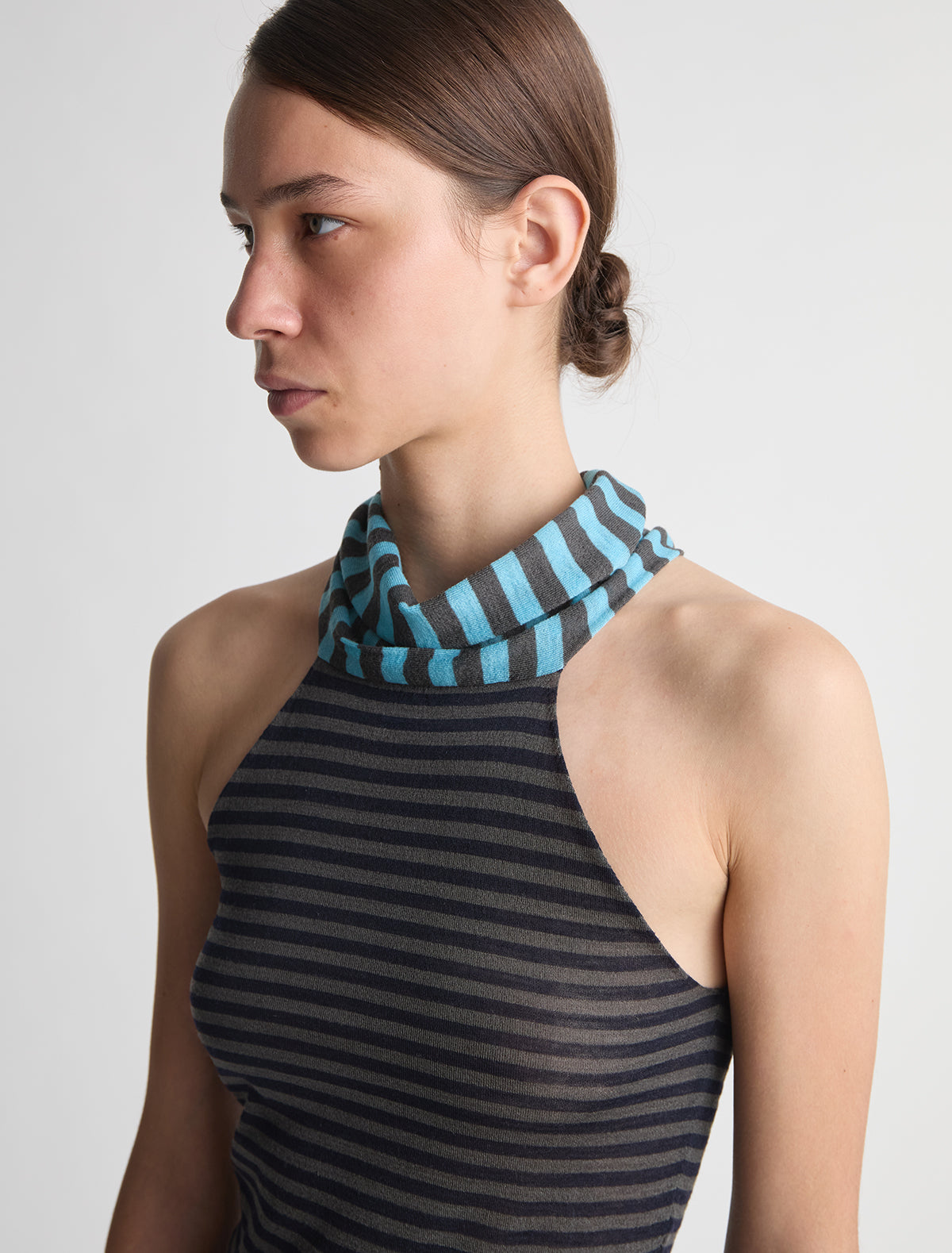 Guide striped sleeveless knitted top high neck