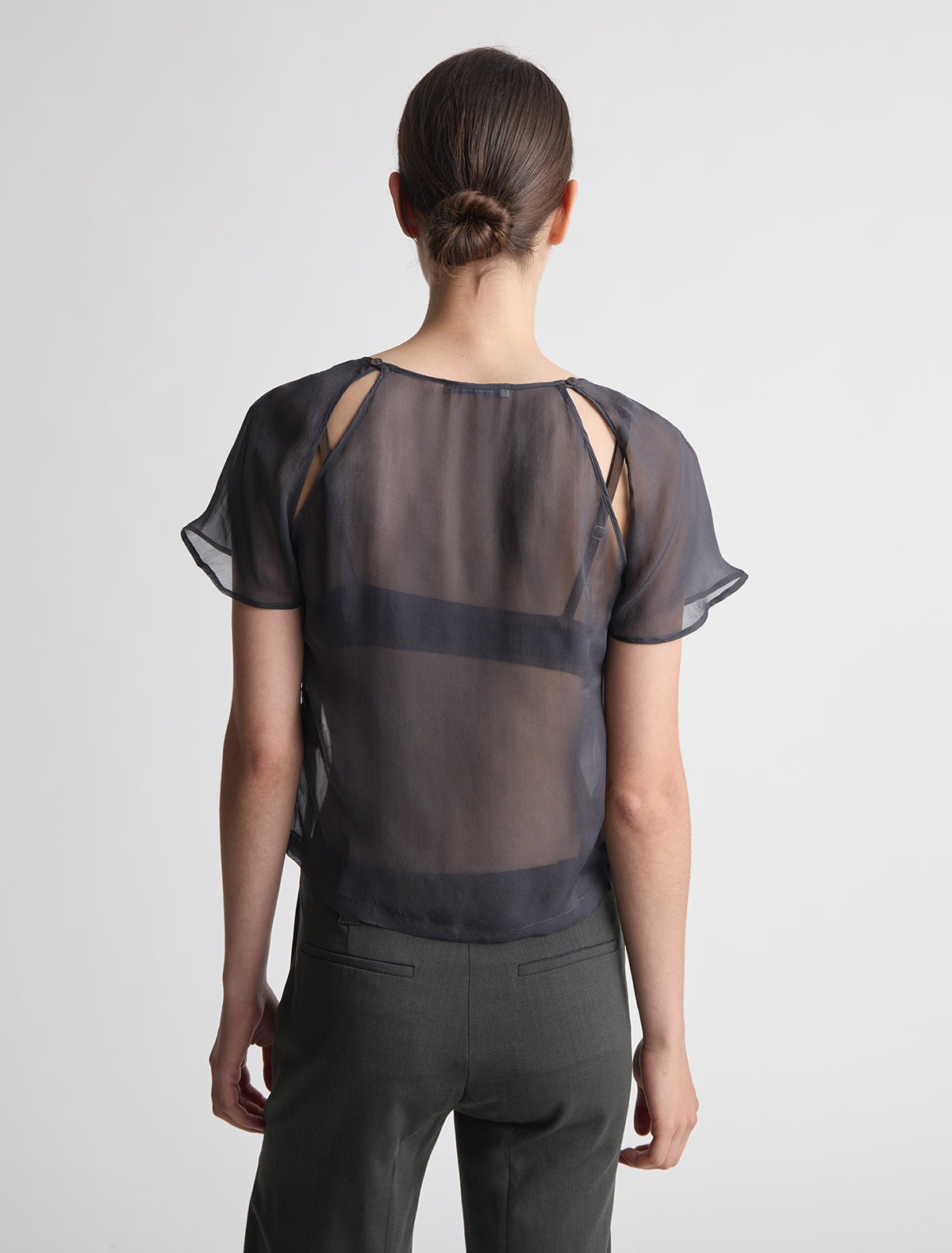 no 3046 / Lira