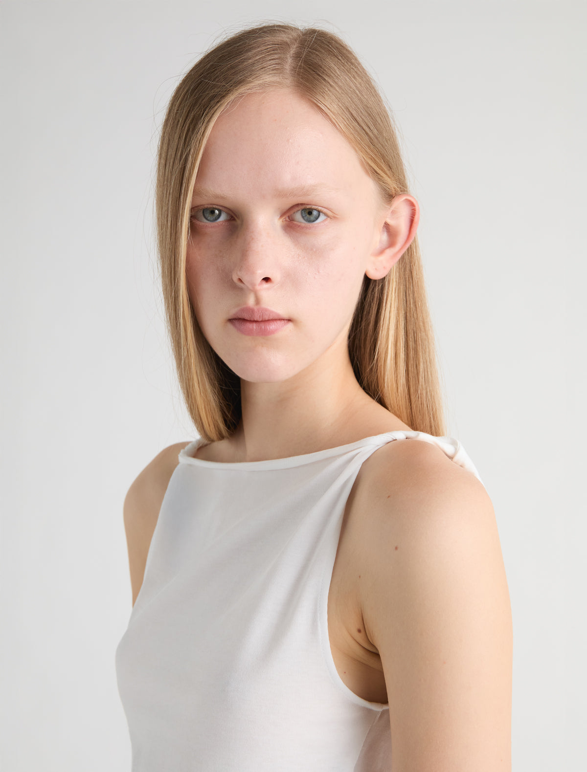 Simp sleeveless top twisted shoulder details white