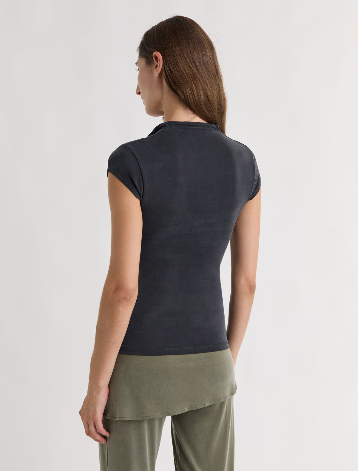 Tiven fitted short sleeve top crossed front black
